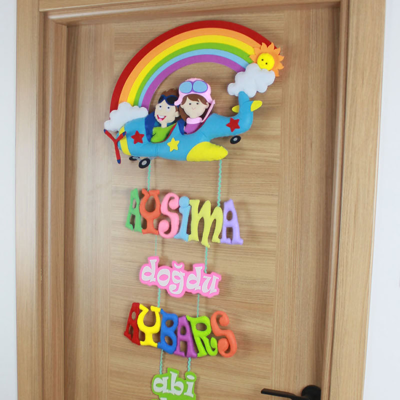 Aysima ve Aybars isimli Kardeş Pilot Gökkuşağı Kapı Süsü