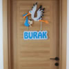 Burak isimli leylek ve bebek temalı keçe kapı süsü, tam görünüm