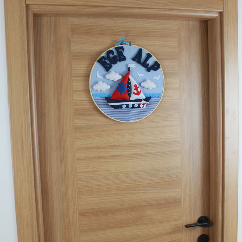 Mavi keçe Ege Alp yazısı ve gökyüzü bulut detayları