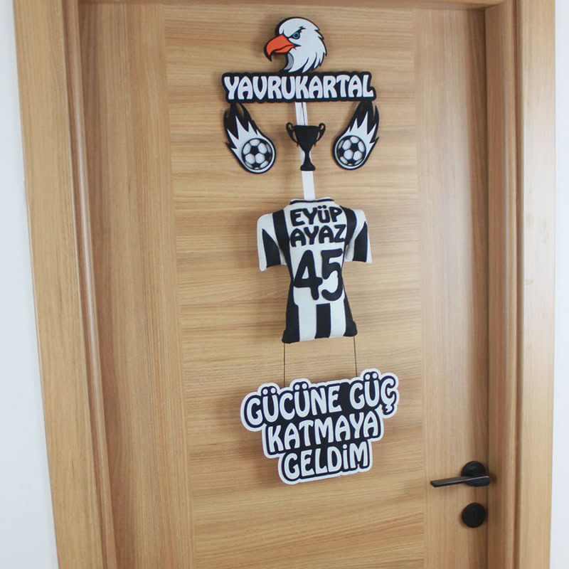 sloganlı keçe yazı detayı: Gücüne güç katmaya geldim