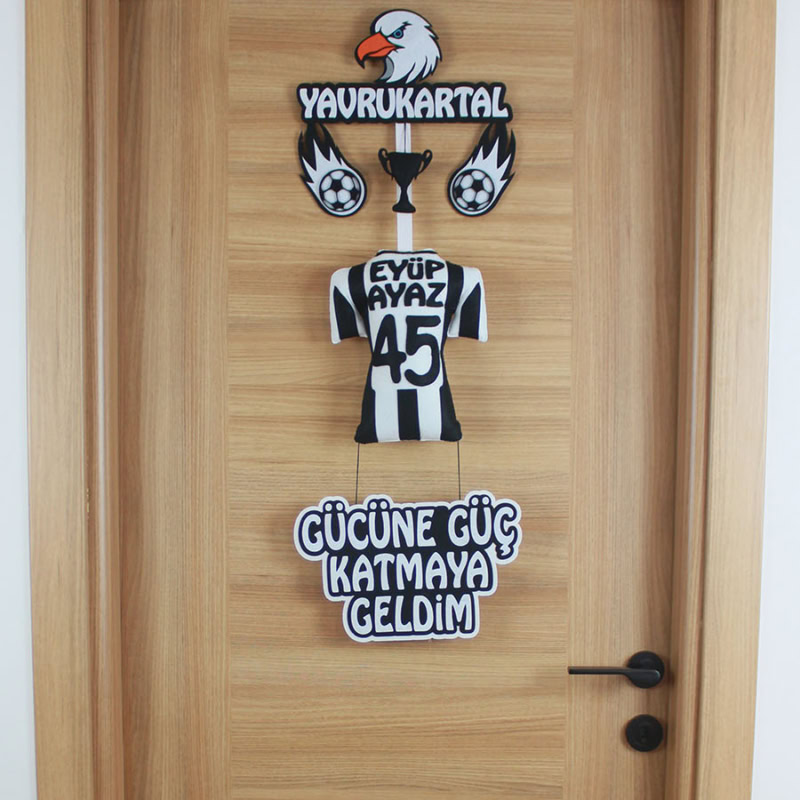 Eyüp Ayaz isimli Yavrukartal siyah beyaz temalı keçe kapı süsü