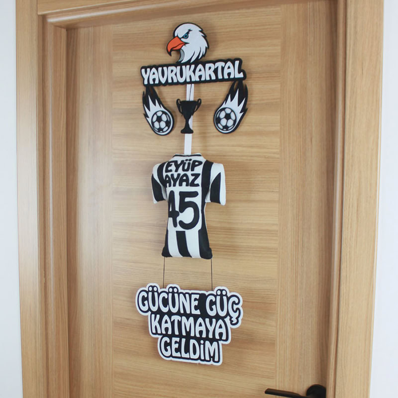 Siyah Beyaz forması: Eyüp Ayaz ve 45 numara detayı