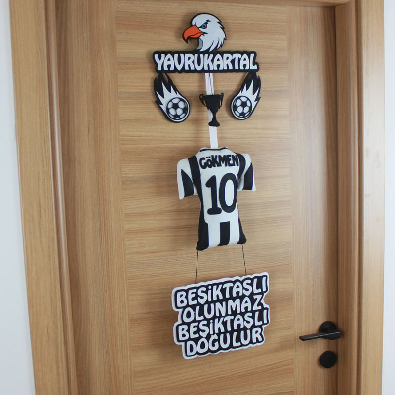 sloganlı keçe yazı detayı: Beşiktaşlı olunmaz Beşiktaşlı doğulur