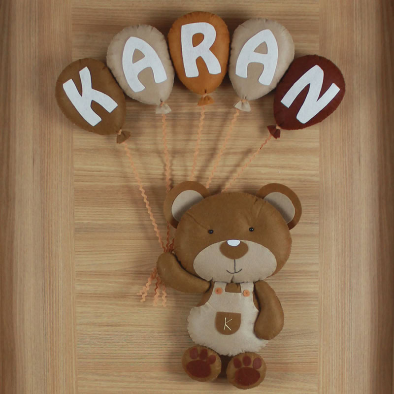 Yakın çekim: Karan isimli keçe balonlar detayı