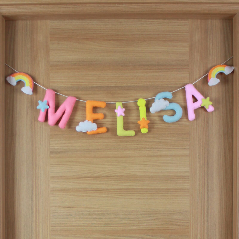 Yakın çekim: MELİSA harfleri ve ara süslemeler, keçe dokusu