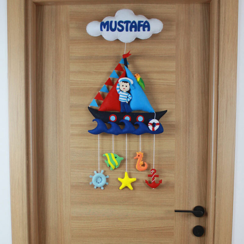 Mustafa isimli denizci yelkenli keçe bebek kapı süsü