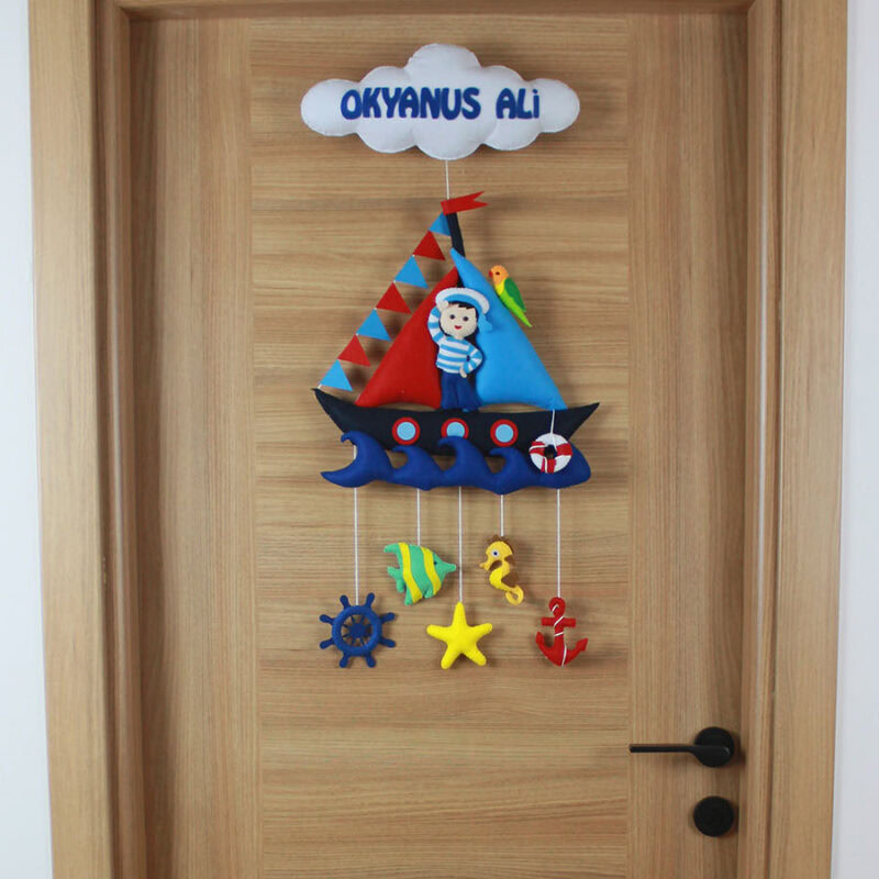 Okyanus Ali isimli denizci yelkenli keçe bebek kapı süsü