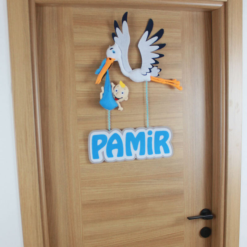 Pamir ismi, kabartmalı mavi beyaz keçe harf detayı