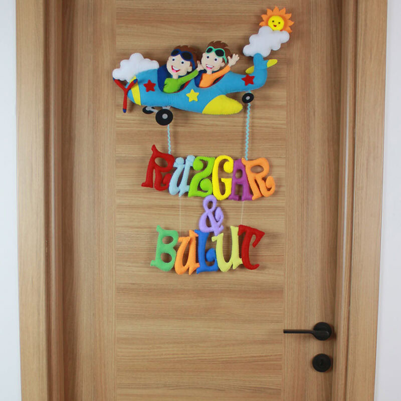 Rüzgar ve Bulut isimli pilot kardeş keçe kapı süsü, uçak temalı