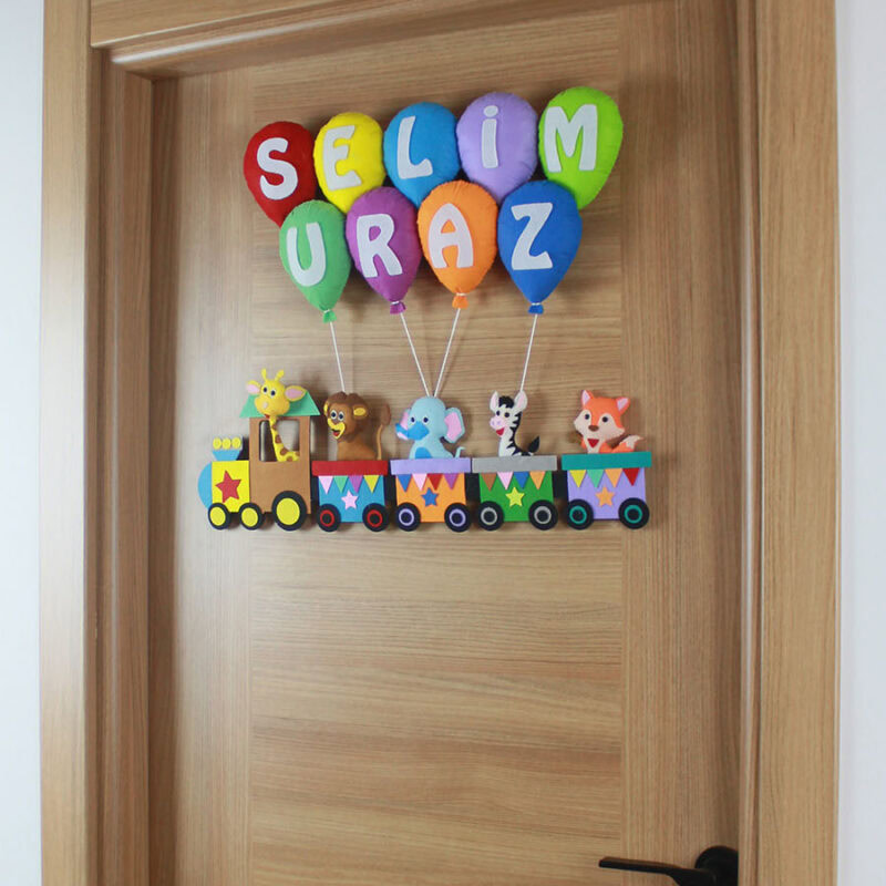 El yapımı tren figürü ve safari hayvanları keçe detayları