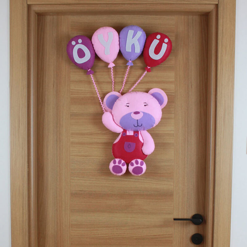 Öykü isimli balonlu ayıcık kız keçe hastane kapı süsü, pembe lila