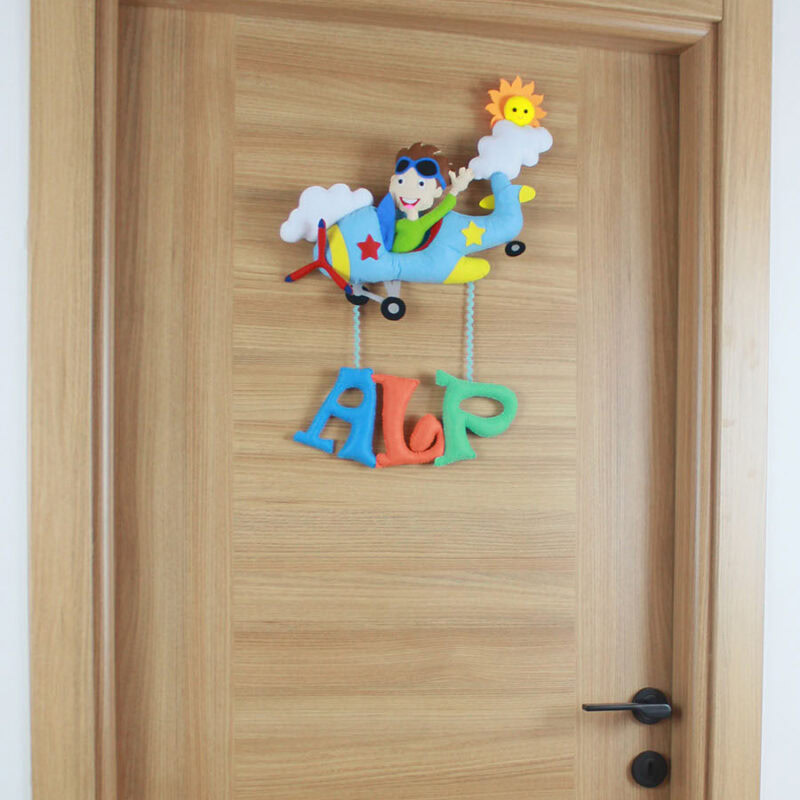 Gülen güneş ve bulutlu bebek odası süsü detayları