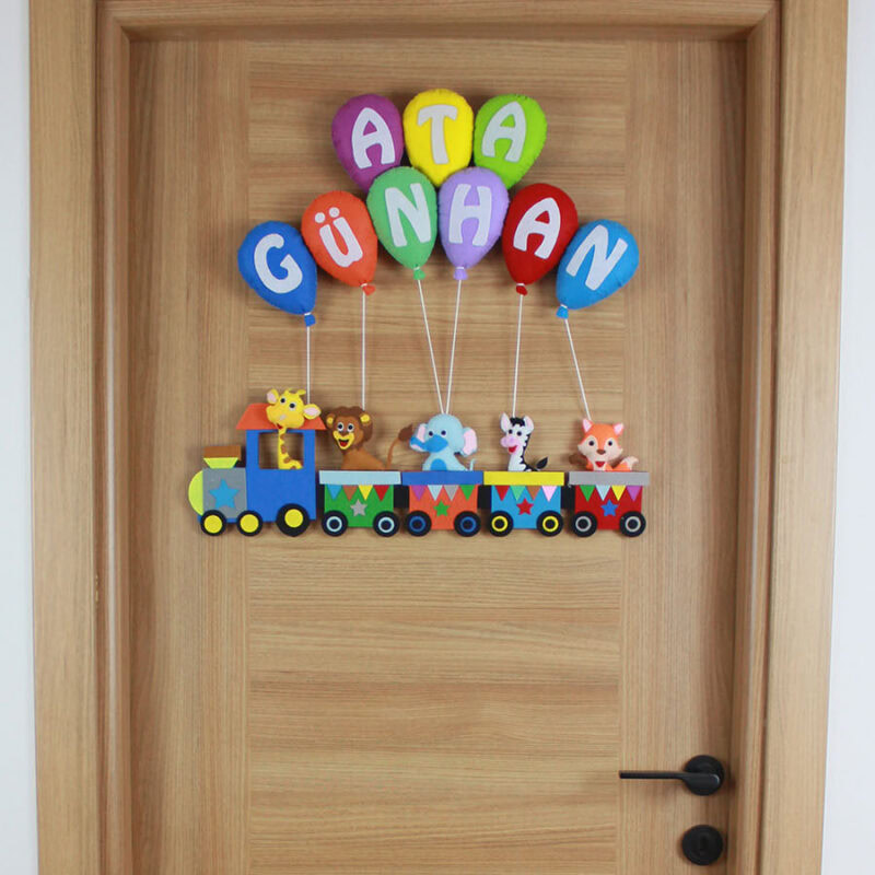 Ata Günhan isimli renkli balonlu ve trenli keçe bebek kapı süsü