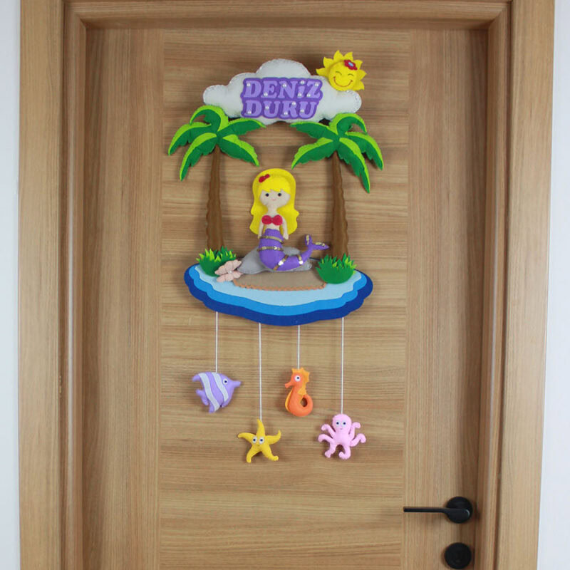 Deniz Duru isimli deniz kızı ve palmiye temalı keçe bebek kapı süsü