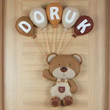 Doruk yazılı keçe balon detaylı kapı süsü yakın çekim