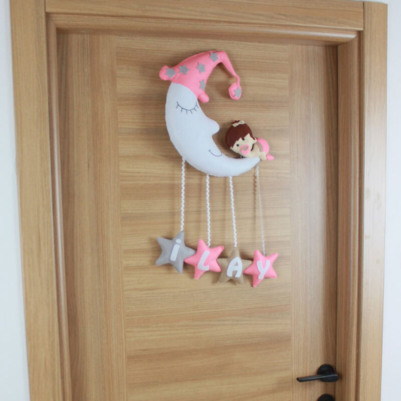 Modern kız bebek odası dekoru için isimli keçe kapı süsü