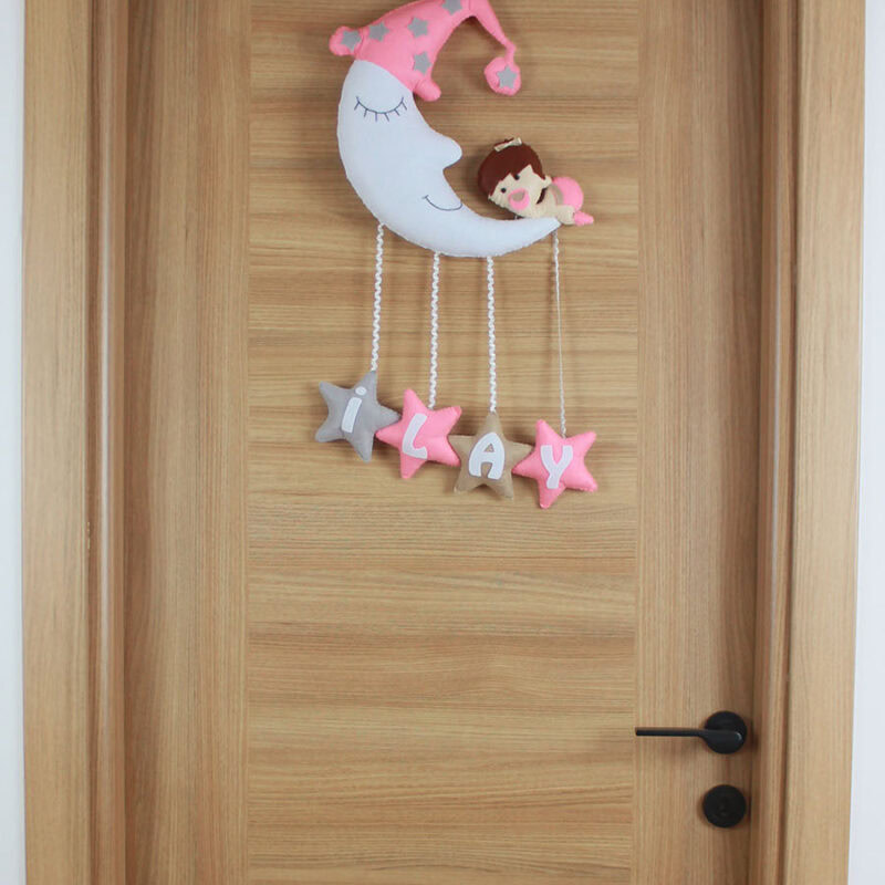 İlay isimli aydede ve yıldızlı keçe kız bebek kapı süsü genel görünümü