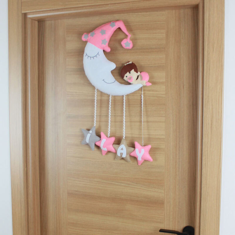 İLAY yazılı pembe ve gri keçe yıldız figürleri