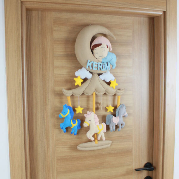Bulut ve yıldız detaylı masalsı bebek odası kapı süsü
