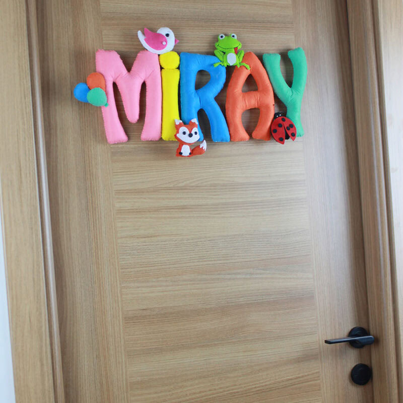 Renkli balonlu keçe harf dekorasyonu