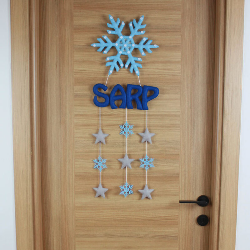 Sarp isimli kar tanesi ve yıldızlı keçe bebek kapı süsü