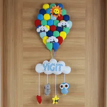 Renkli keçe balonlar içinde gülen güneş ve bulut figürü detayı