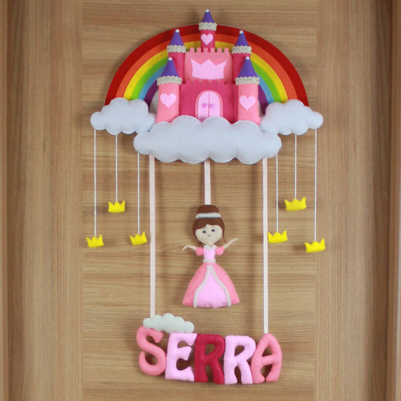 Pembe keçe şato ve renkli gökkuşağı detaylı kapı süsü