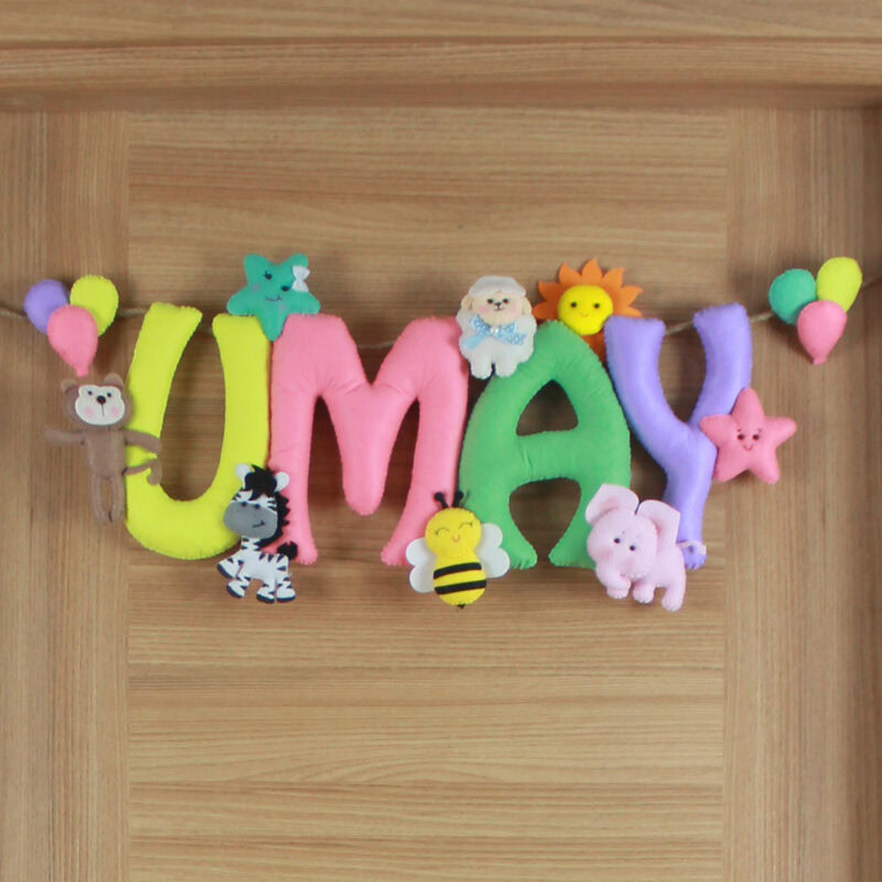 Keçe maymun ve zebra figürlü bebek kapı süsü detay çekimi