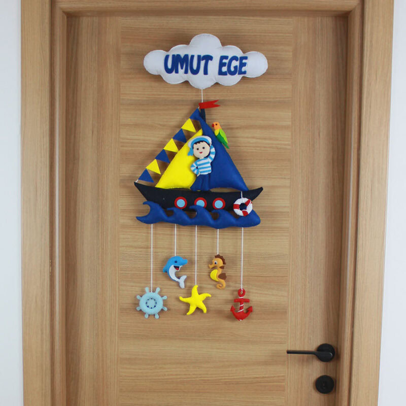 Umut Ege isimli denizci yelkenli temalı keçe bebek kapı süsü genel görünüm