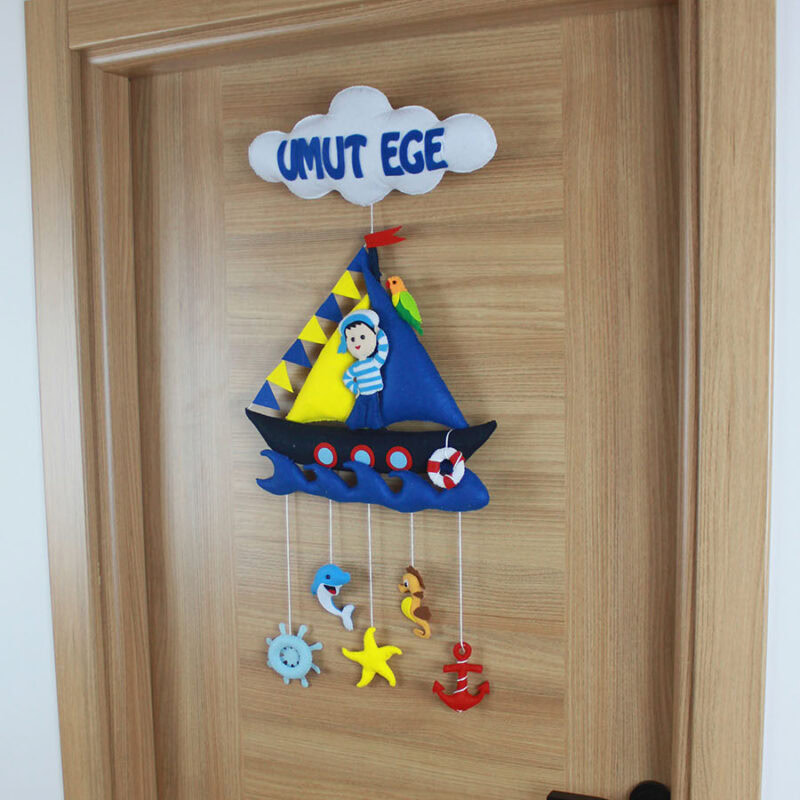 Sarkan deniz canlıları figürleri: Yunus, deniz atı ve deniz yıldızı