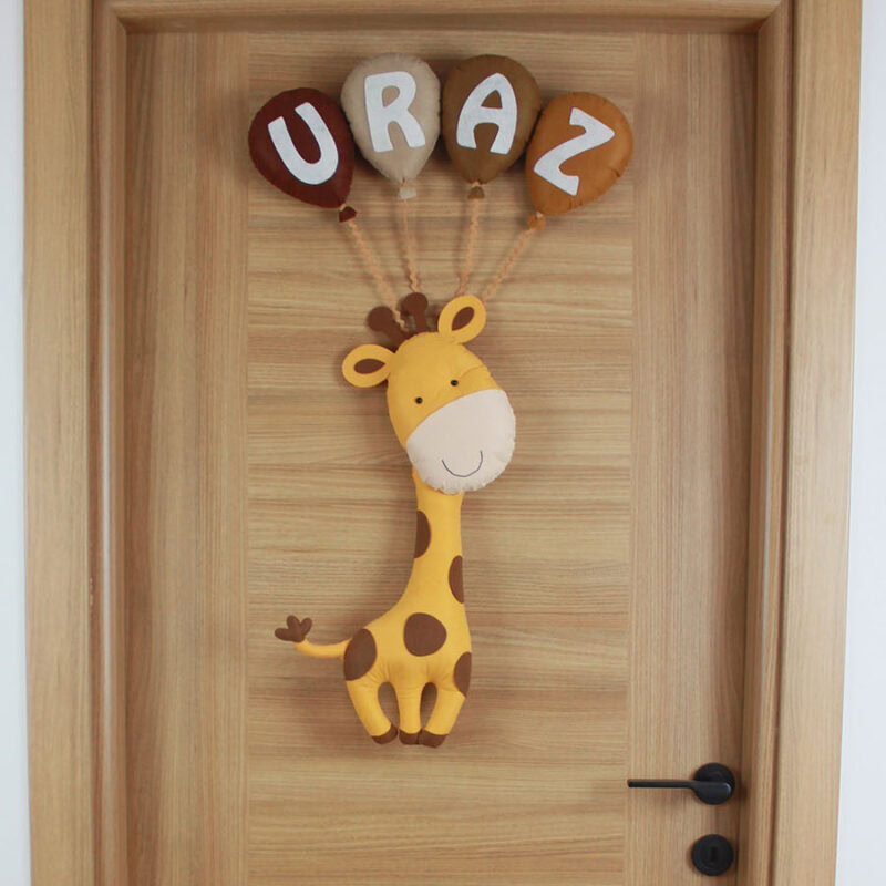 Uraz isimli zürafa ve keçe balonlu bebek kapı süsü genel görünüm