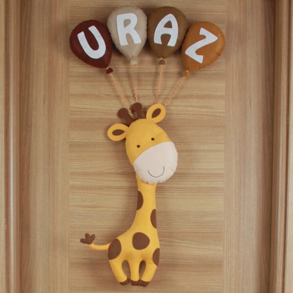 Uraz yazılı kahverengi ve krem tonlarında keçe balon detayları
