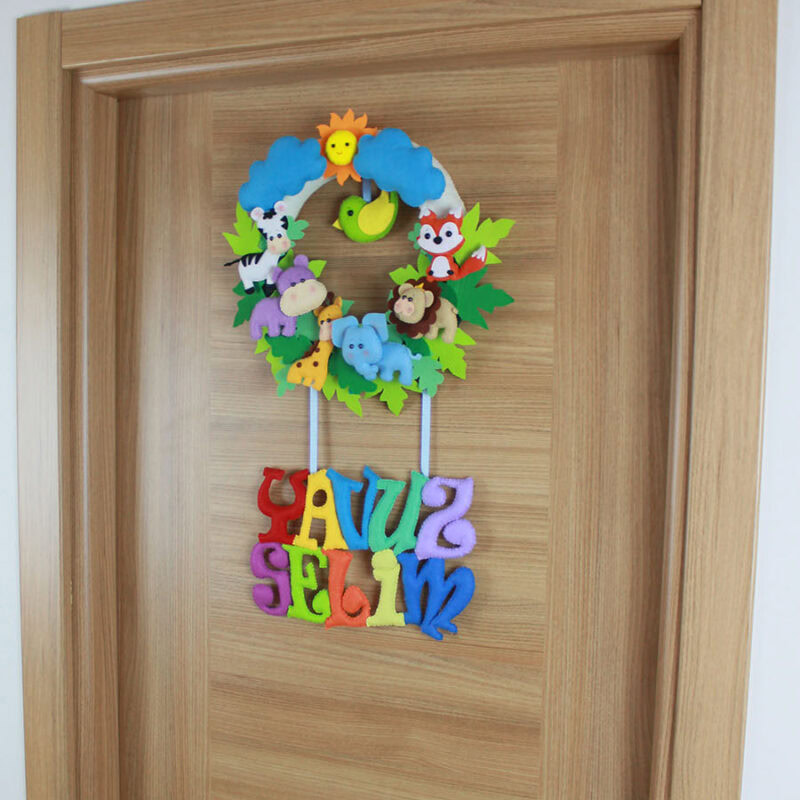 Yavuz Selim yazılı renkli keçe harfler ve isim paneli detayı