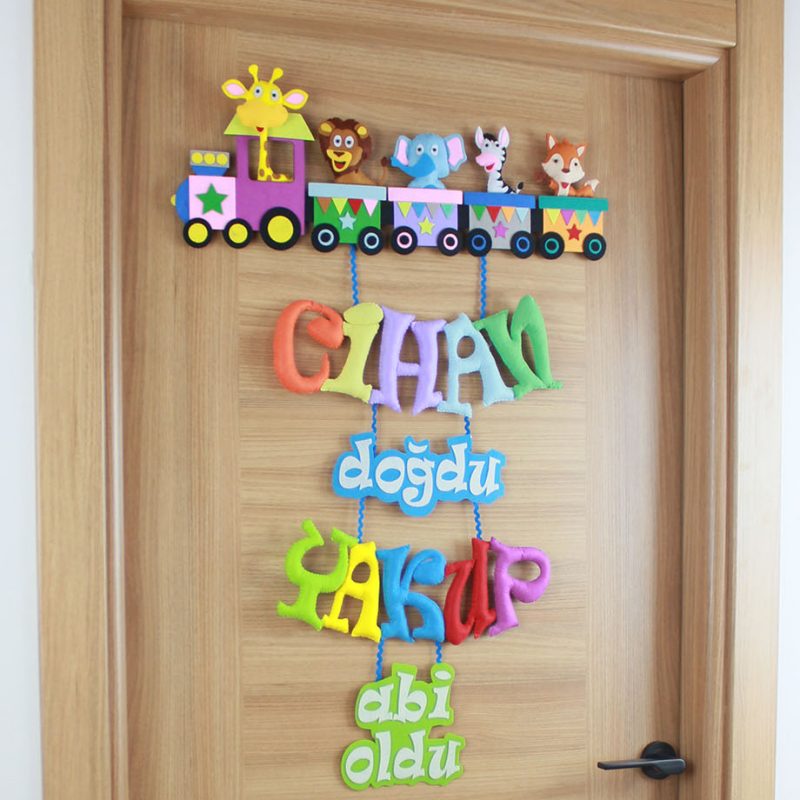 Cihan ve Yakup isimli renkli dolgulu keçe harfler