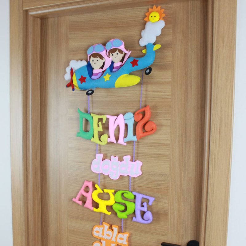 Deniz ve Ayşe isimli renkli pofuduk keçe harfler