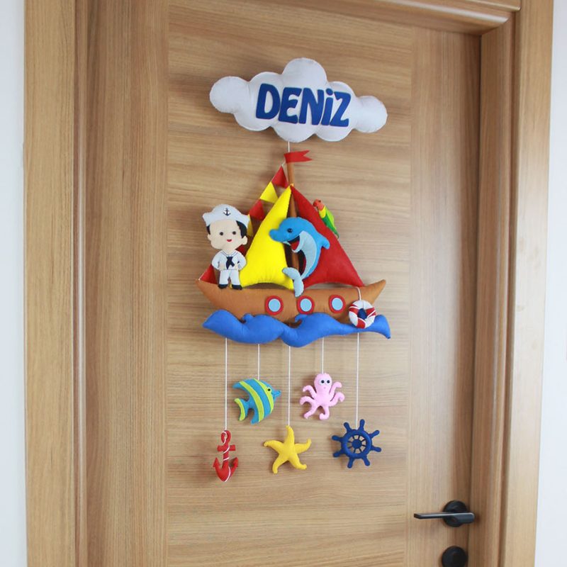 Sarkan deniz figürleri; çapa, dümen, ahtapot ve deniz yıldızı