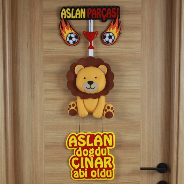 Aslan ve Çınar İsimli Aslan Parçası Renkli Taraftar Kardeş Kapı Süsü