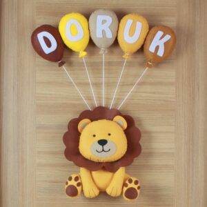 Balonlu Sevimli Aslan Keçe Bebek Kapı Süsü