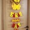Karan Kaan İsimli Aslan Bebek Kapı Süsü – sol yan görünüm