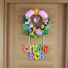 Ömür Ece yazılı pastel keçe harfler ve safari simidi